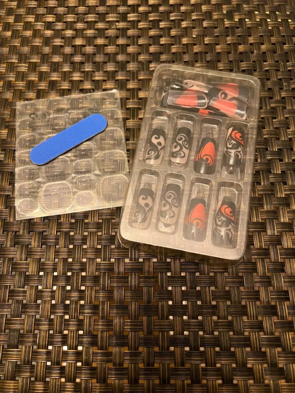 Gothic Tribal Swirl Press-On Nails Set (24 Pcs + Prep Kit)